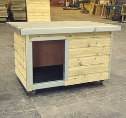 Outdoor Dog Houses & Cabins