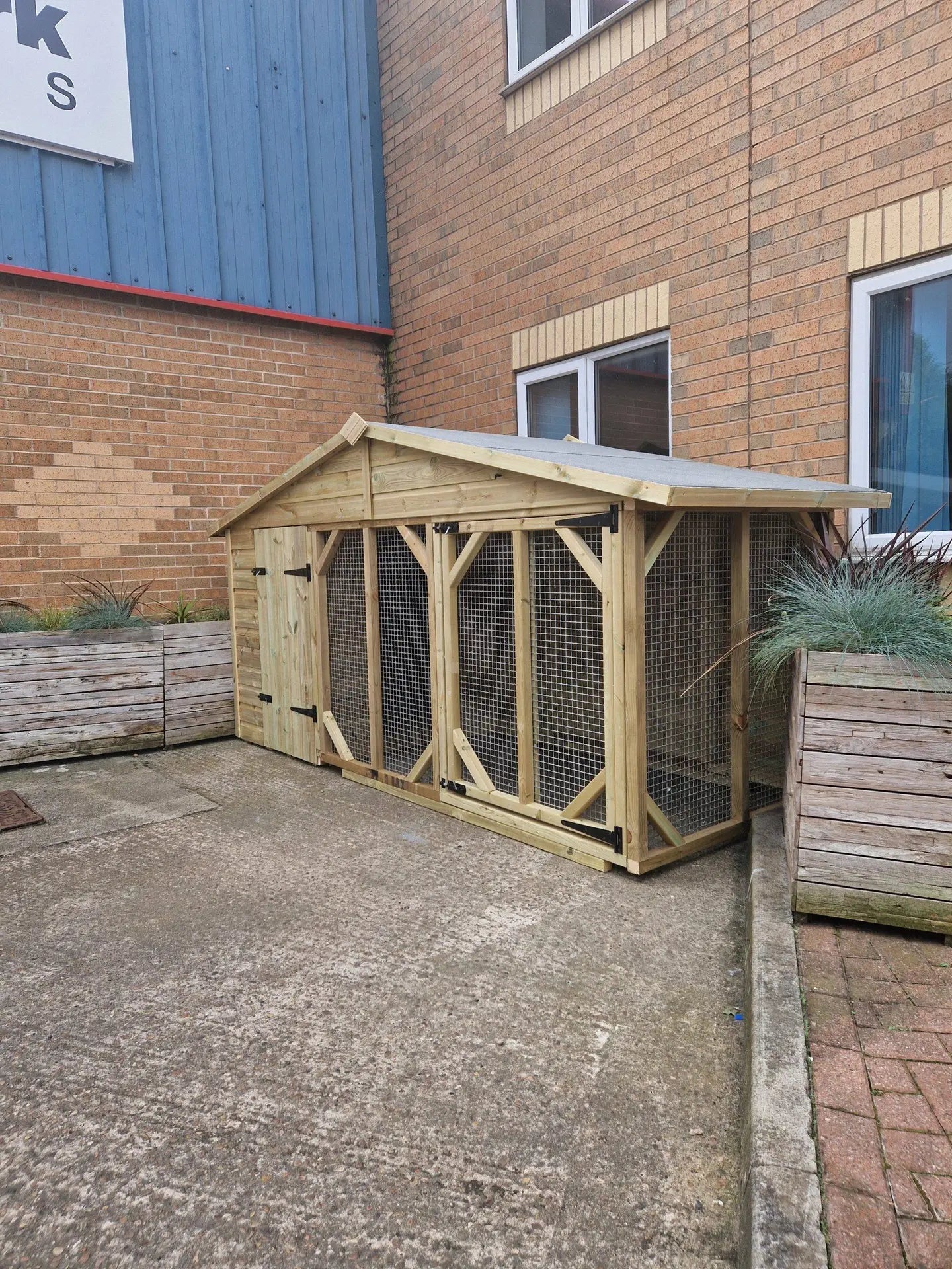 8 X 4 ft Single Dog Kennel  / Animal Housing