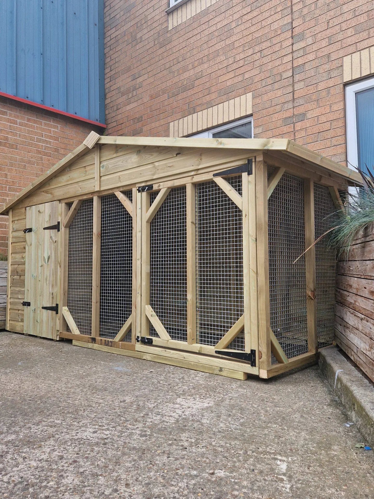 10 X 8 ft Single Dog Kennel  / Animal Housing