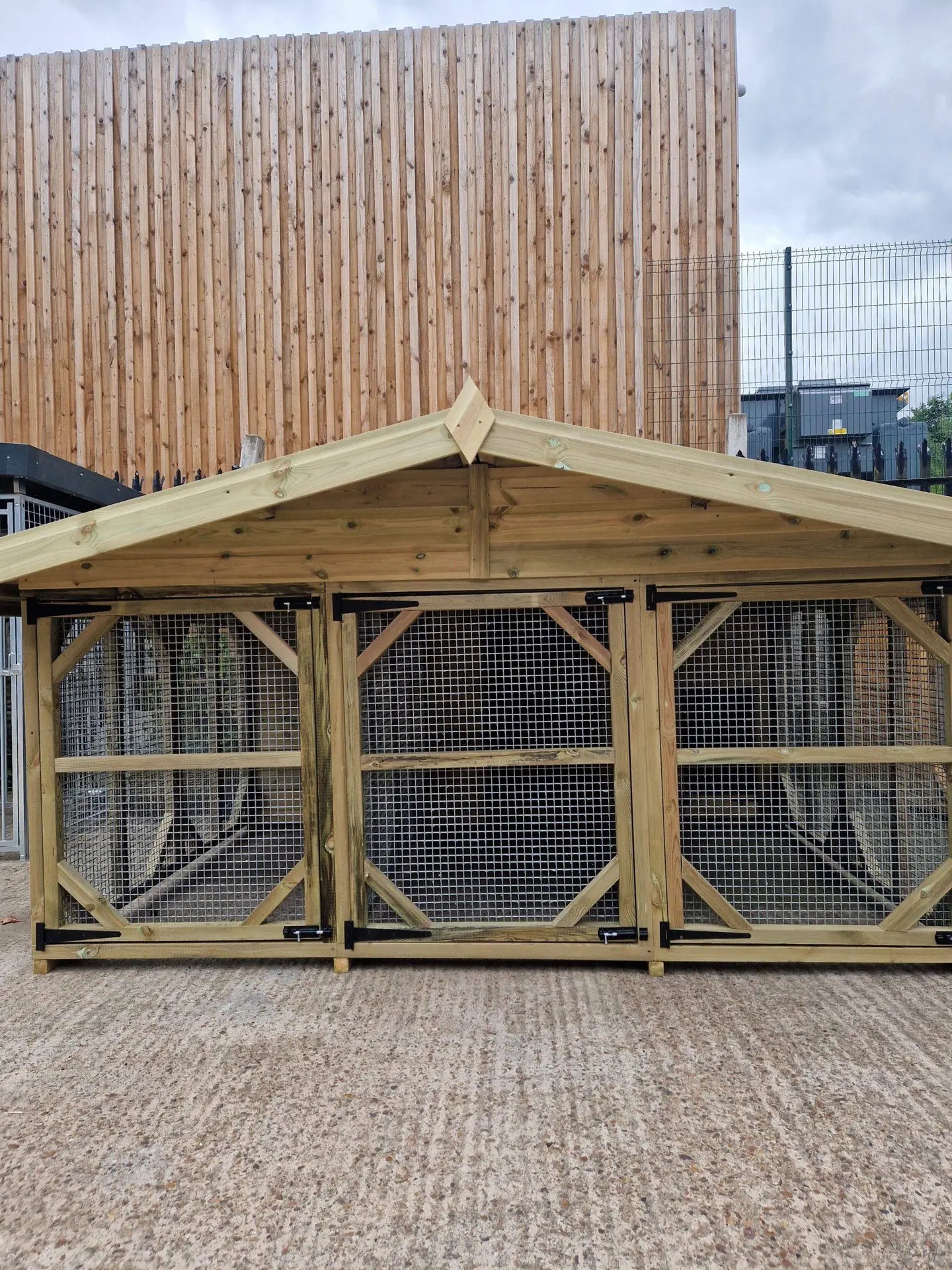 12 X 10 ft Triple Dog Kennel  / Animal Housing
