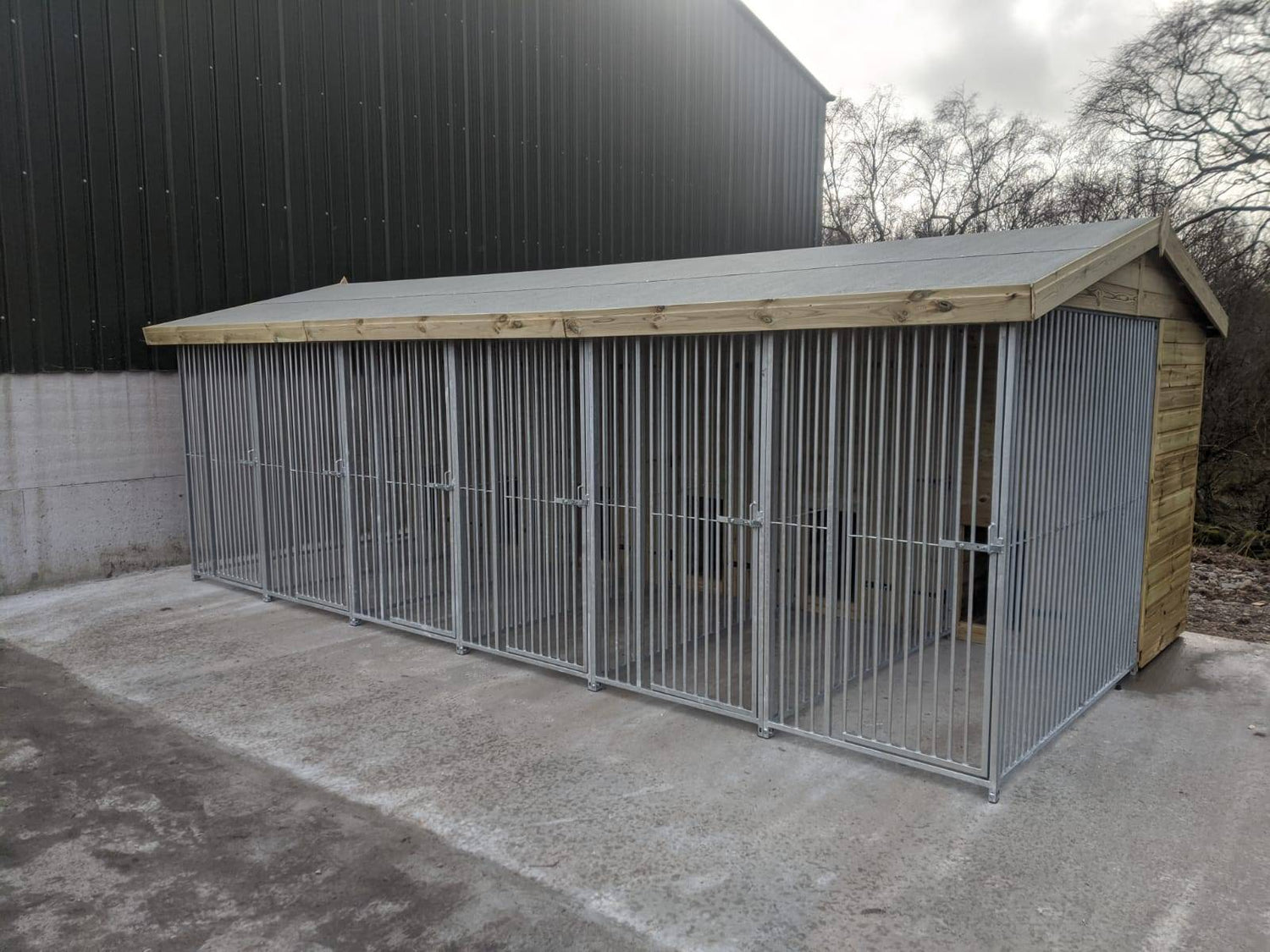20 X 8 ft Six Bay Dog Kennel