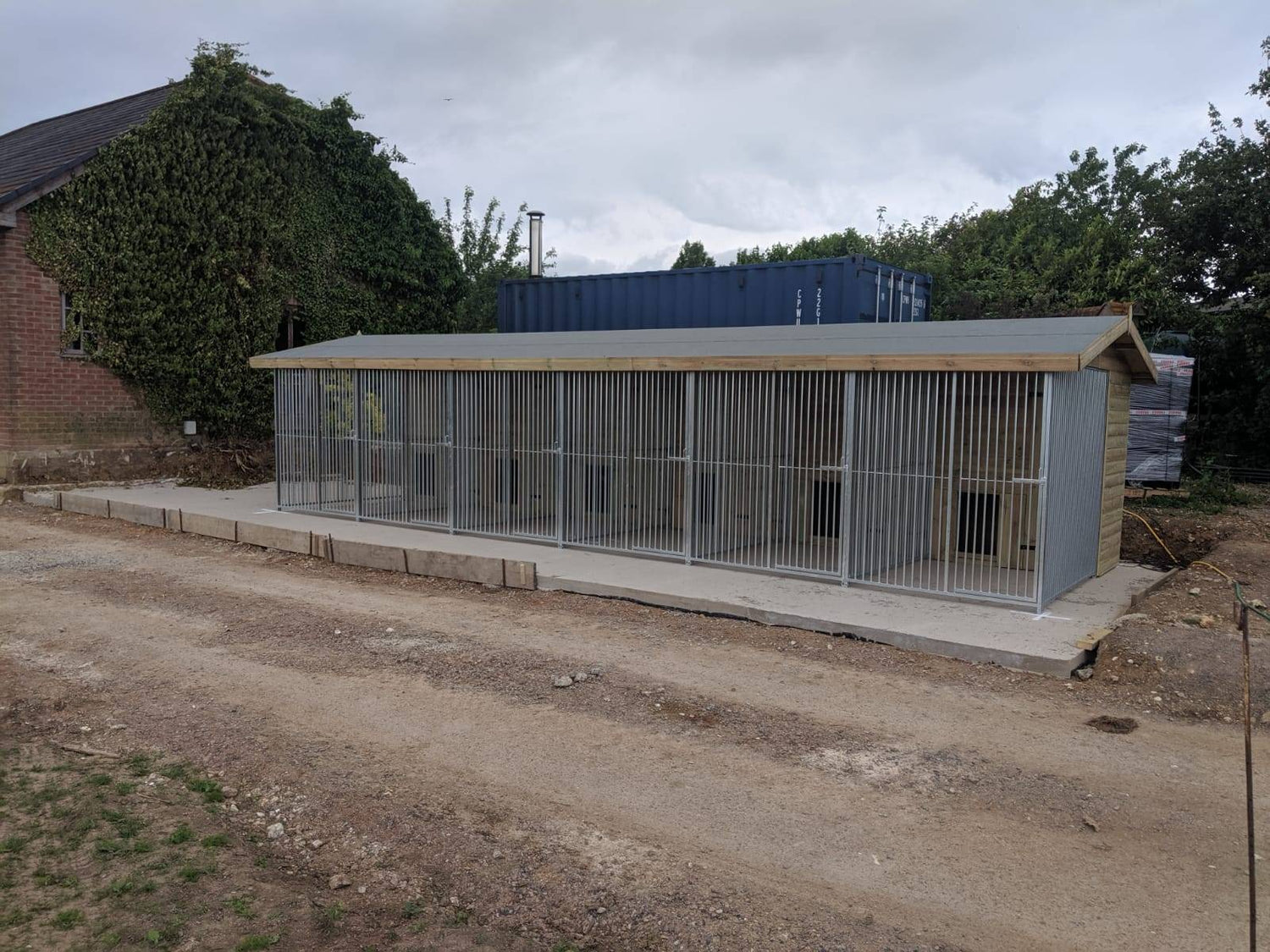 40 X 10 ft Six Bay Dog Kennel