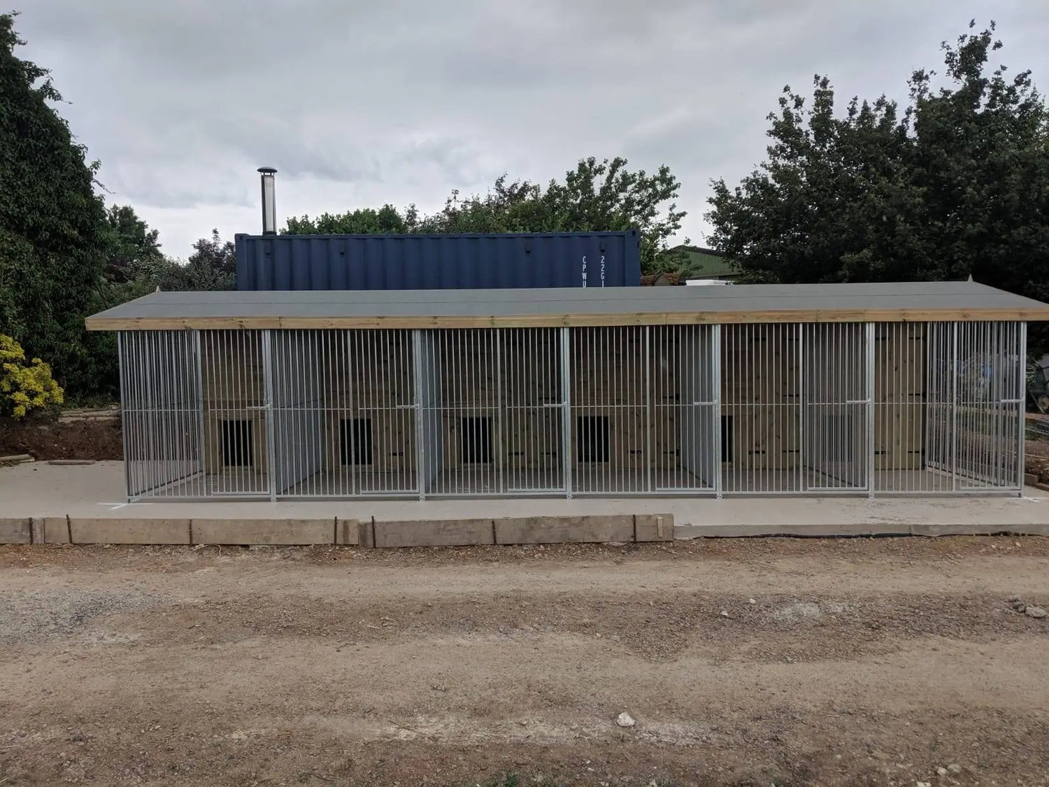 40 X 10 ft Six Bay Dog Kennel