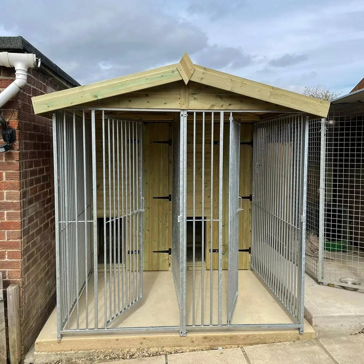6.5 X 8 ft Double Dog Kennel