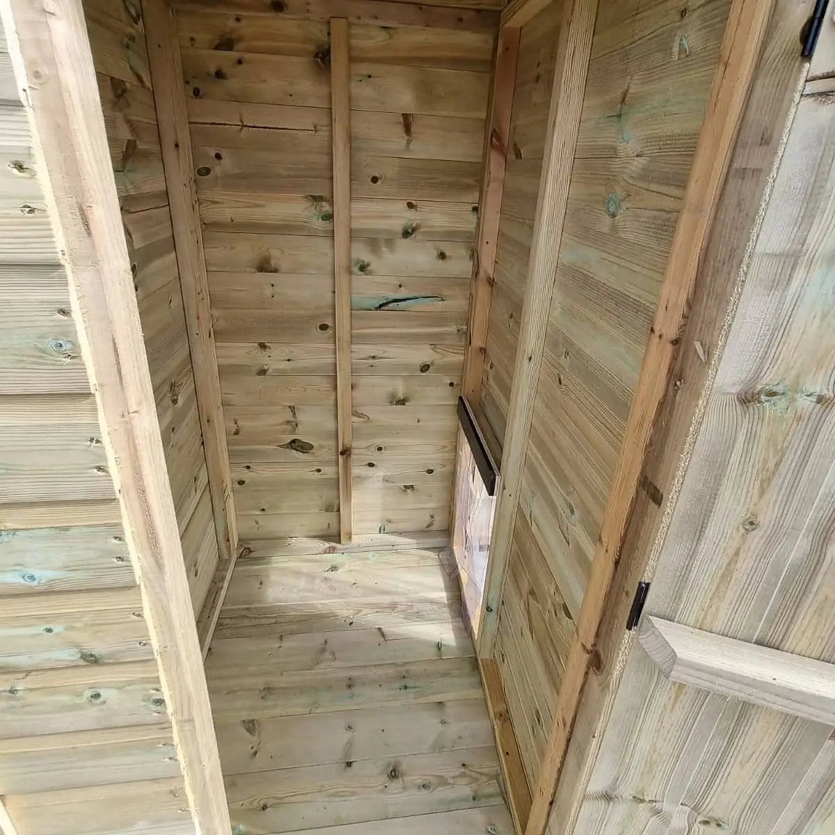 10 X 4 ft Single Dog Kennel | Installation Included