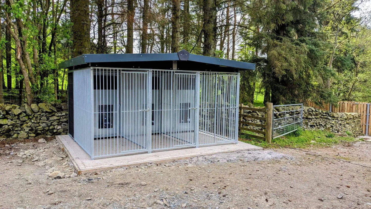 10 X 8 ft Triple Eco Thermal Plastic Dog Kennel