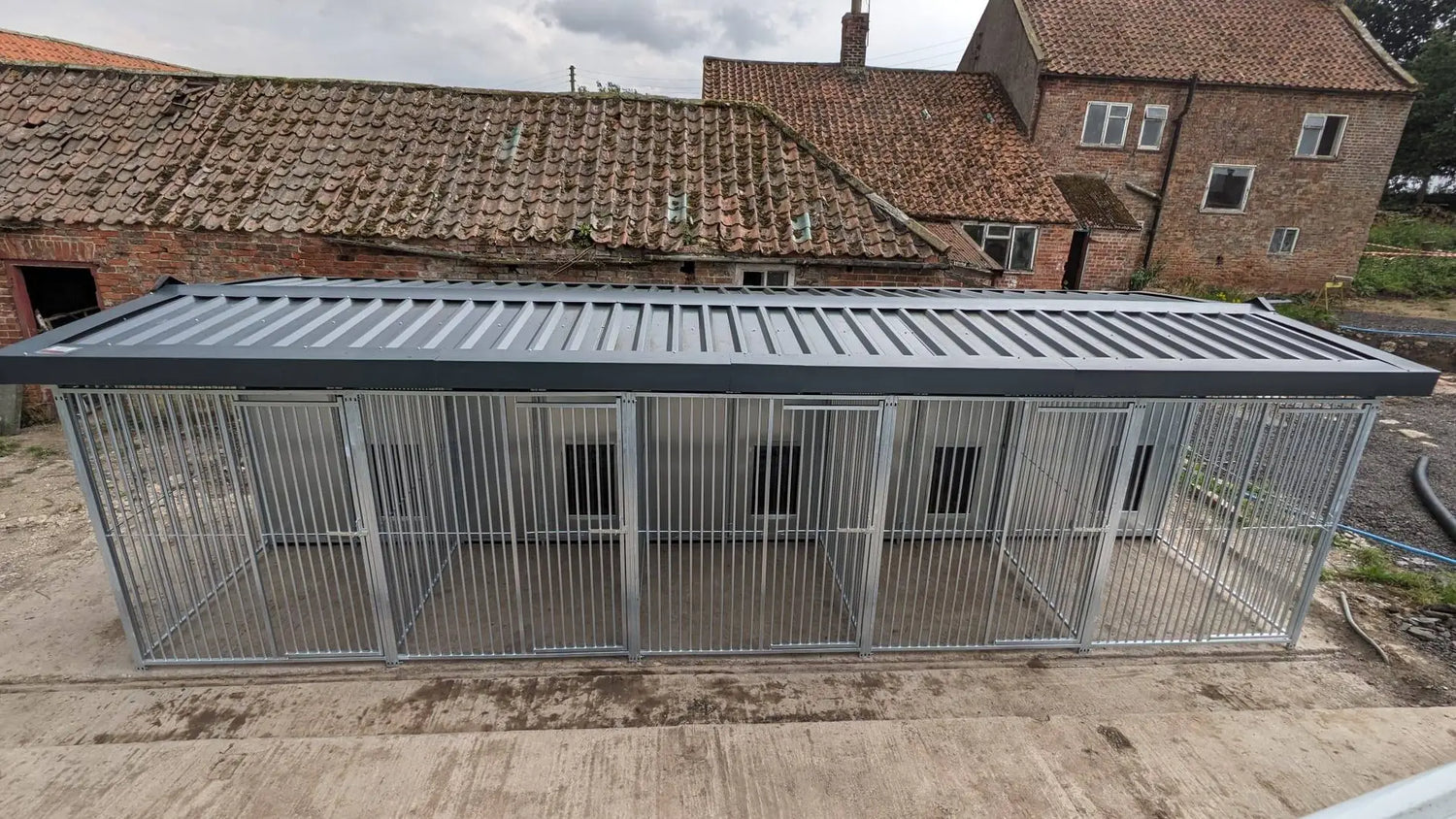 20 X 12 ft Five Bay Eco Thermal Plastic Dog Kennel