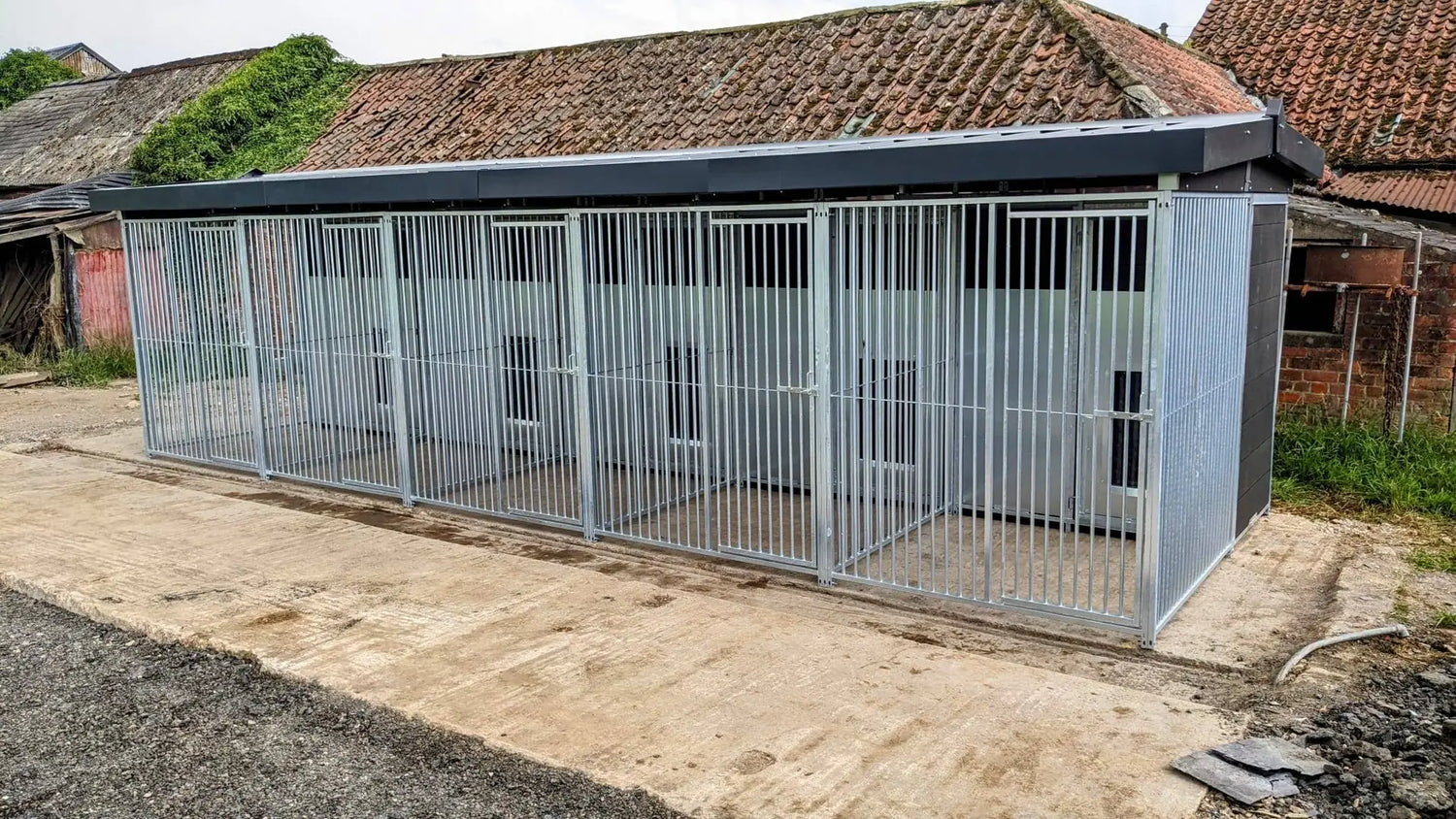 25 X 10 ft Five Bay Eco Thermal Plastic Dog Kennel