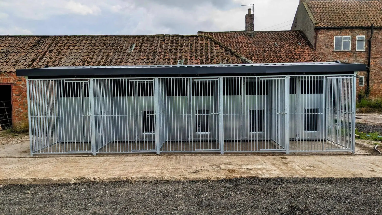 25 X 12 ft Five Bay Eco Thermal Plastic Dog Kennel