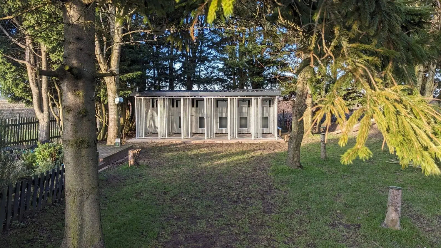 30 X 8 ft Six Bay Eco Thermal Plastic Dog Kennel