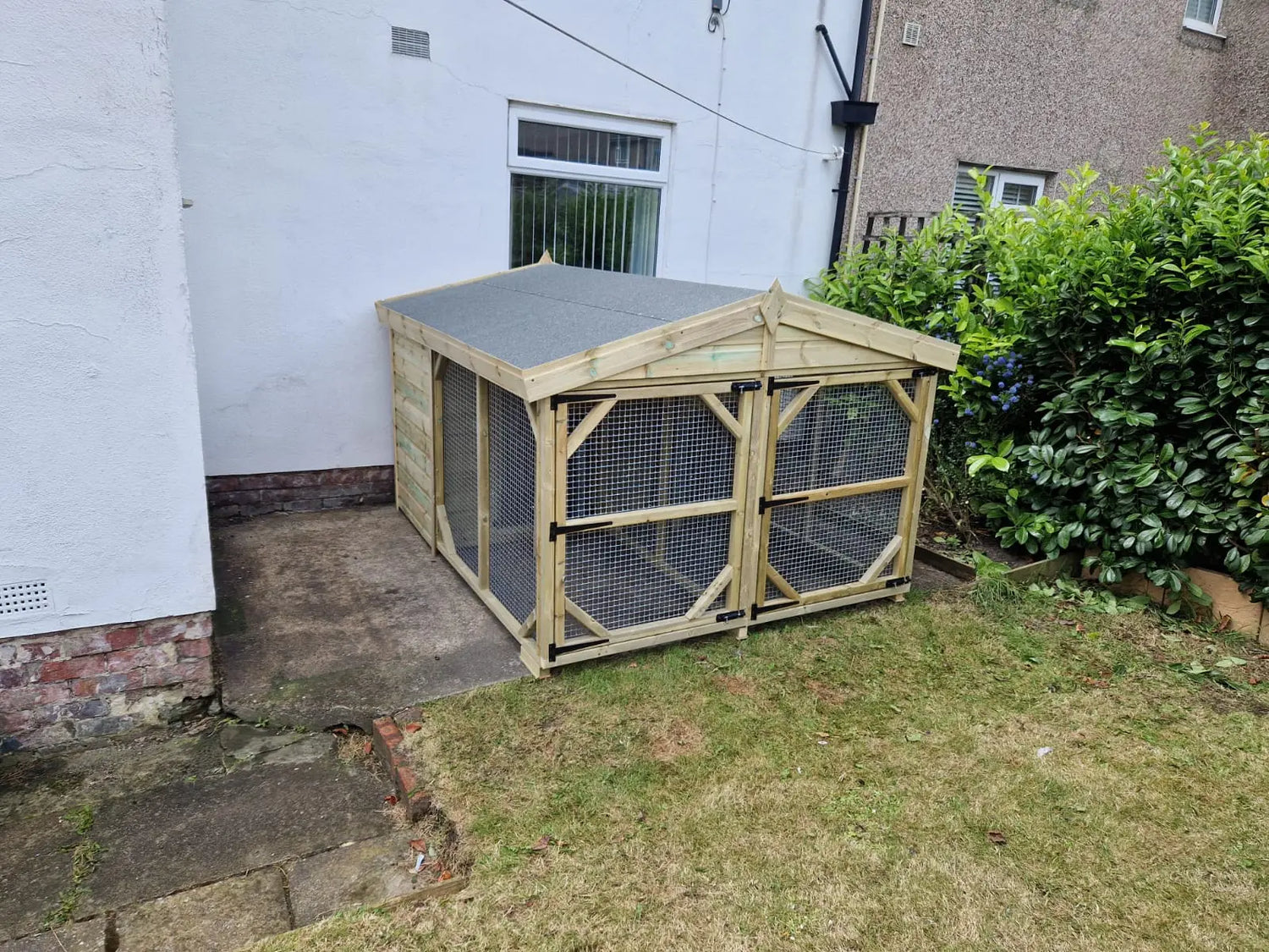 6.5 X 7 ft Double Dog Kennel  / Animal Housing