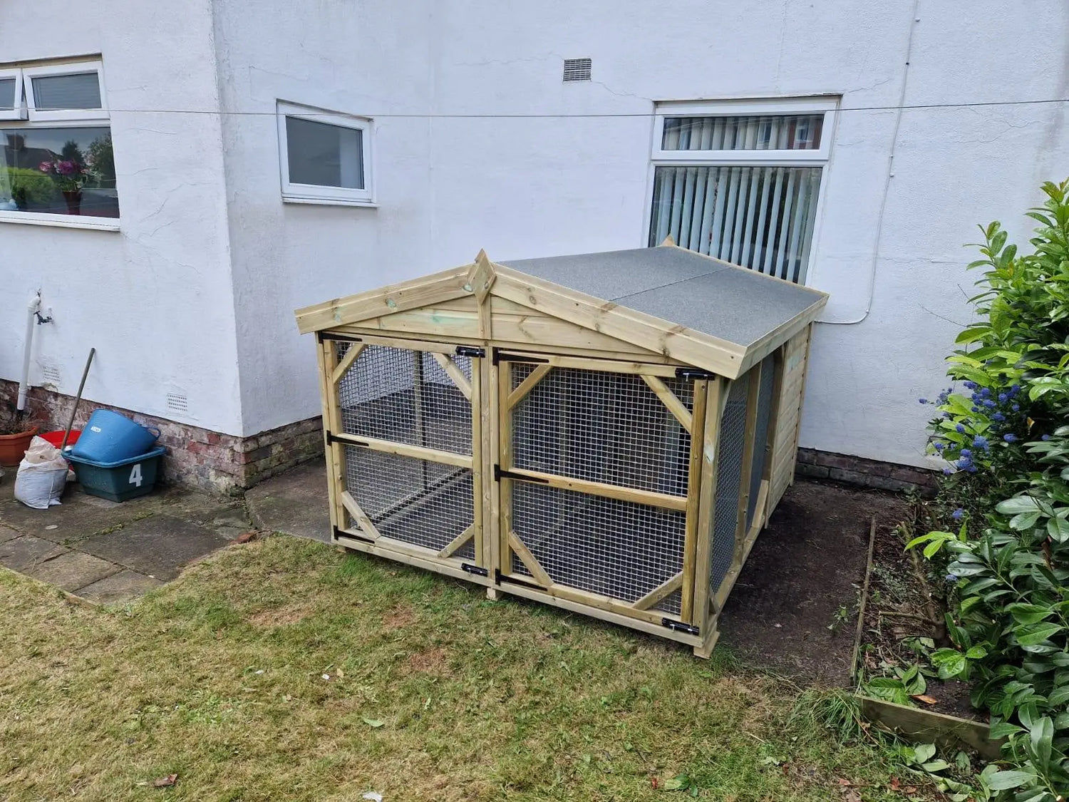 6.5 X 8 ft Double Dog Kennel  / Animal Housing