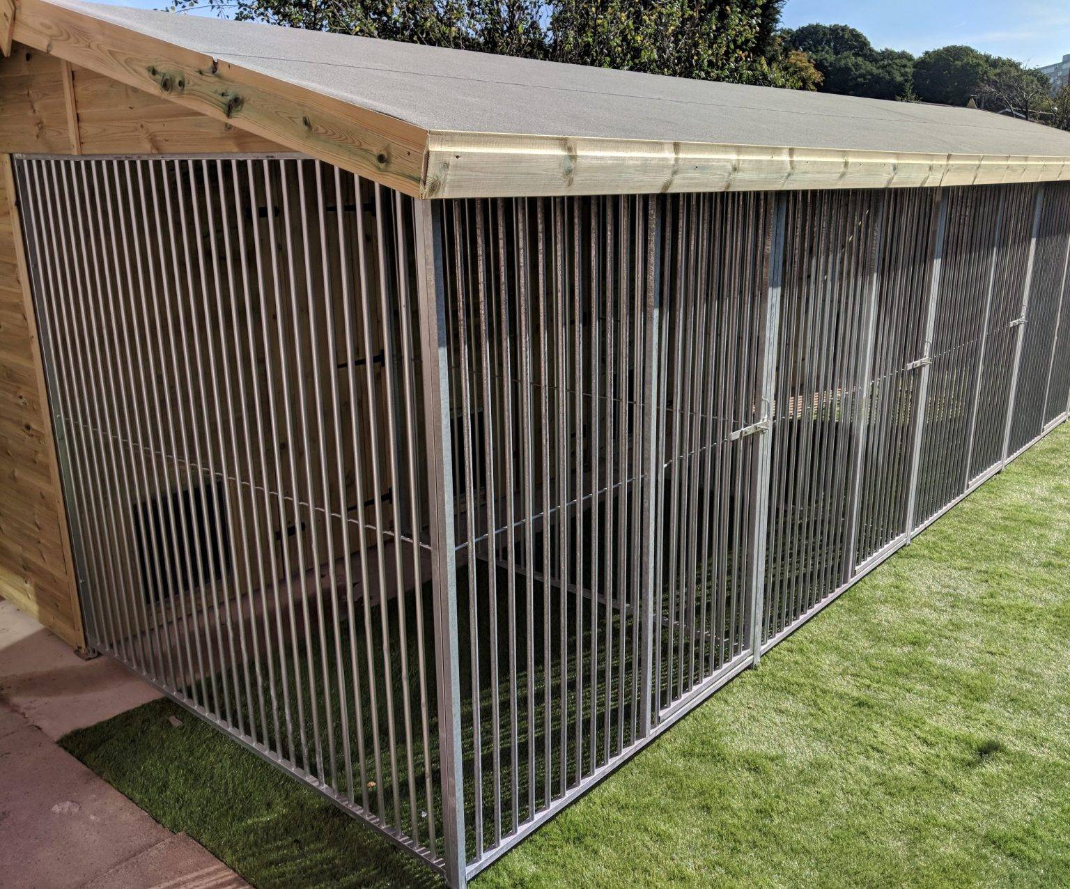 large-triple-dog-kennel-20x10-20x12ft-benchmarkkennels